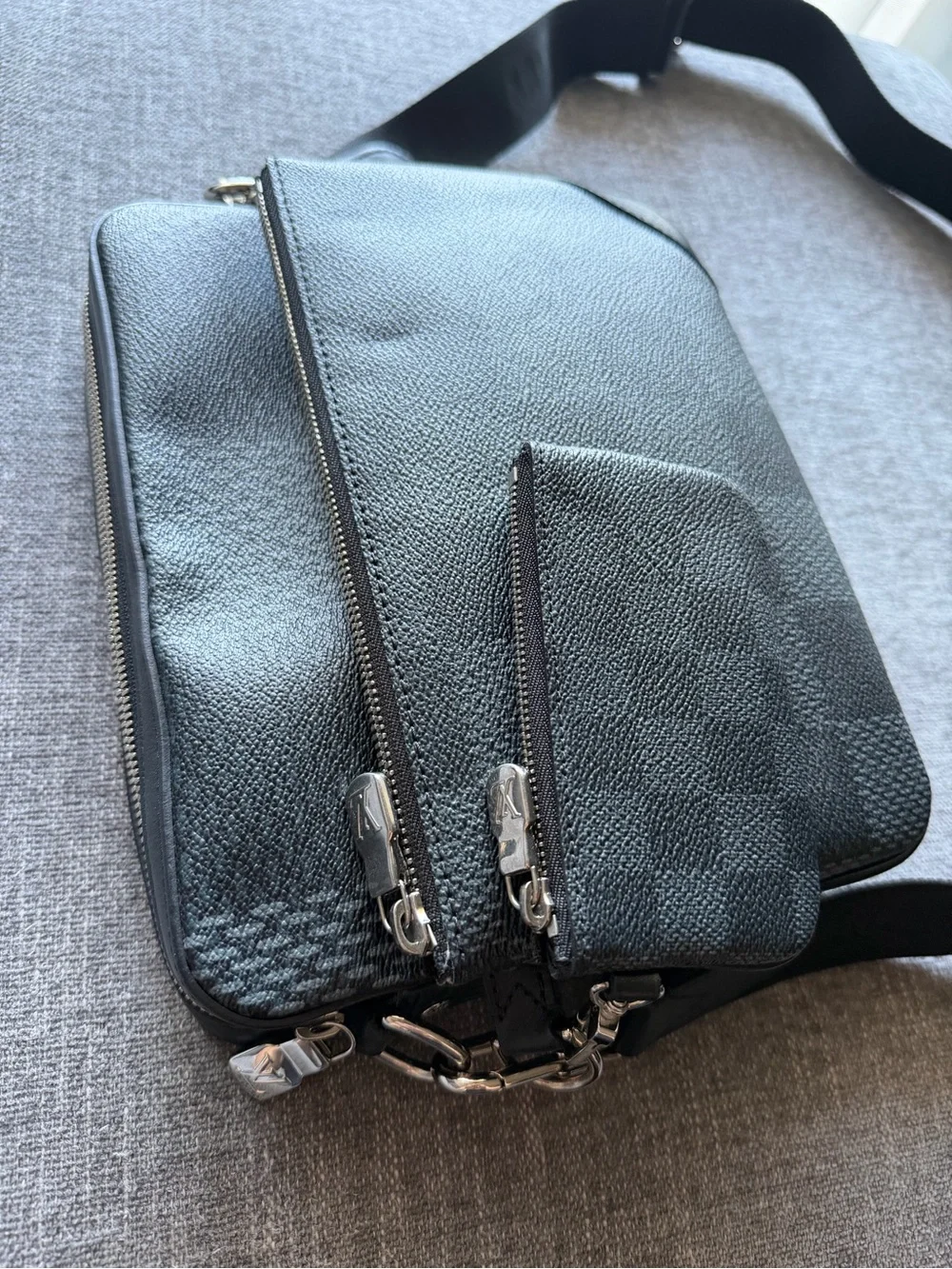 Louis Vuitton compact louis